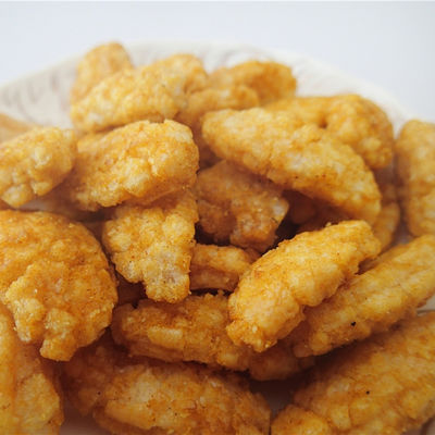 Bon prix Le biscuit japonais de riz d'OEM les casse-croûte que croustillants de grain ont fait des biscuits cuire au four de riz a soufflé casse-croûte en ligne