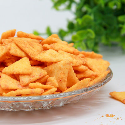 Bon prix L'OEM croustillant de casse-croûte de triangle de maïs de biscuits populaires de riz a assaisonné des biscuits en ligne