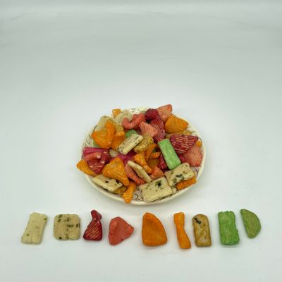 Bon prix Des biscuits au riz frit cuits au four 7,5 kg en vrac Saumâtre croustillant Snacks à base de céréales de formes multiples en ligne