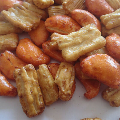 Bon prix 6 à 12 mois Délai de conservation Rice Cracker Snacks Arôme épicé Blé Allergèneinfo Idéal pour l'emballage et la distribution au détail en ligne